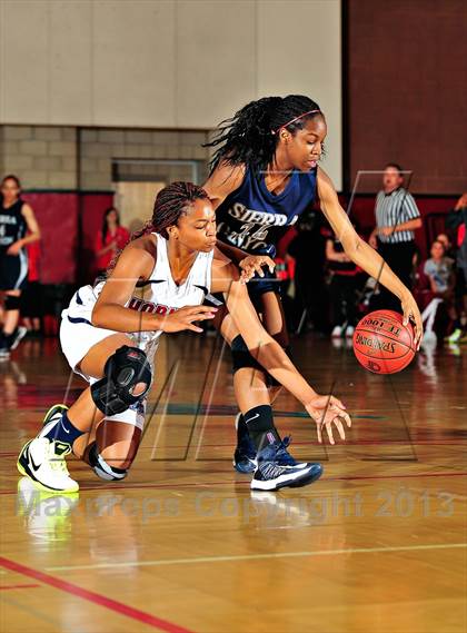 Thumbnail 2 in Horizon vs. Sierra Canyon (CIF SoCal Regional D5 Final) photogallery.