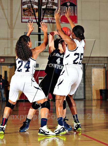 Thumbnail 3 in Horizon vs. Sierra Canyon (CIF SoCal Regional D5 Final) photogallery.