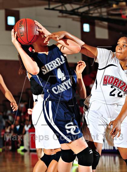 Thumbnail 3 in Horizon vs. Sierra Canyon (CIF SoCal Regional D5 Final) photogallery.