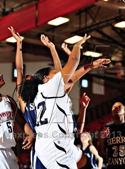Thumbnail 2 in Horizon vs. Sierra Canyon (CIF SoCal Regional D5 Final) photogallery.