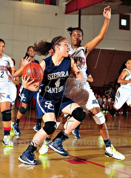 Thumbnail 3 in Horizon vs. Sierra Canyon (CIF SoCal Regional D5 Final) photogallery.