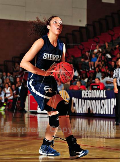 Thumbnail 3 in Horizon vs. Sierra Canyon (CIF SoCal Regional D5 Final) photogallery.