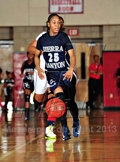 Thumbnail 3 in Horizon vs. Sierra Canyon (CIF SoCal Regional D5 Final) photogallery.