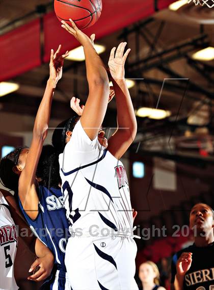 Thumbnail 1 in Horizon vs. Sierra Canyon (CIF SoCal Regional D5 Final) photogallery.