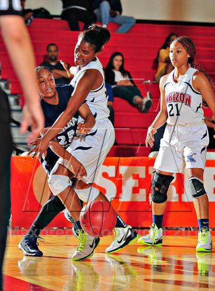 Thumbnail 2 in Horizon vs. Sierra Canyon (CIF SoCal Regional D5 Final) photogallery.