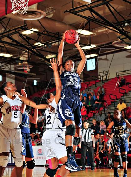 Thumbnail 2 in Horizon vs. Sierra Canyon (CIF SoCal Regional D5 Final) photogallery.