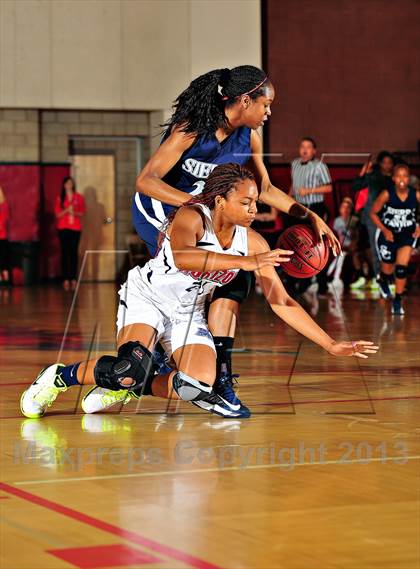 Thumbnail 3 in Horizon vs. Sierra Canyon (CIF SoCal Regional D5 Final) photogallery.