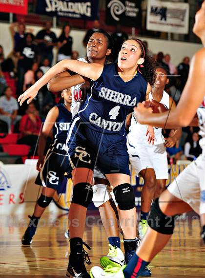 Thumbnail 3 in Horizon vs. Sierra Canyon (CIF SoCal Regional D5 Final) photogallery.