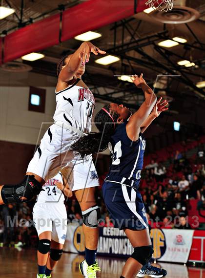 Thumbnail 3 in Horizon vs. Sierra Canyon (CIF SoCal Regional D5 Final) photogallery.
