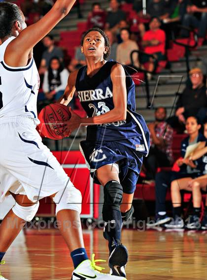 Thumbnail 3 in Horizon vs. Sierra Canyon (CIF SoCal Regional D5 Final) photogallery.