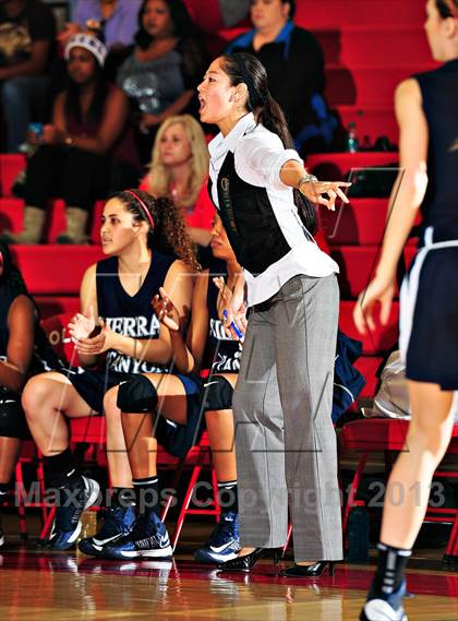 Thumbnail 3 in Horizon vs. Sierra Canyon (CIF SoCal Regional D5 Final) photogallery.