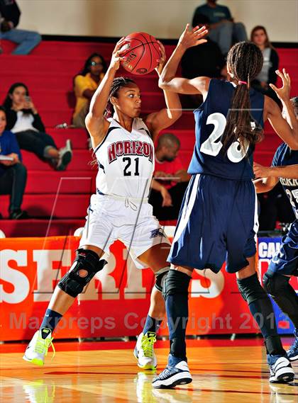 Thumbnail 2 in Horizon vs. Sierra Canyon (CIF SoCal Regional D5 Final) photogallery.