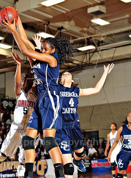 Thumbnail 2 in Horizon vs. Sierra Canyon (CIF SoCal Regional D5 Final) photogallery.