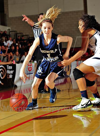 Thumbnail 3 in Horizon vs. Sierra Canyon (CIF SoCal Regional D5 Final) photogallery.