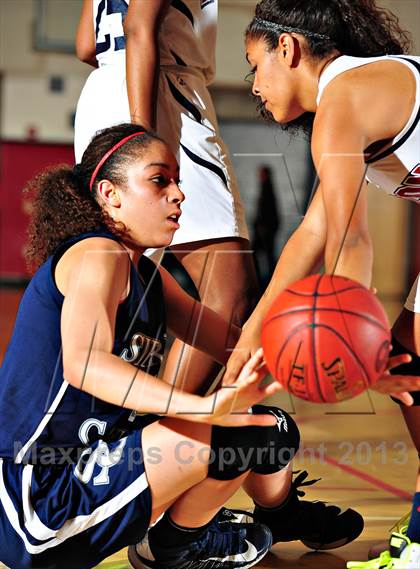 Thumbnail 3 in Horizon vs. Sierra Canyon (CIF SoCal Regional D5 Final) photogallery.