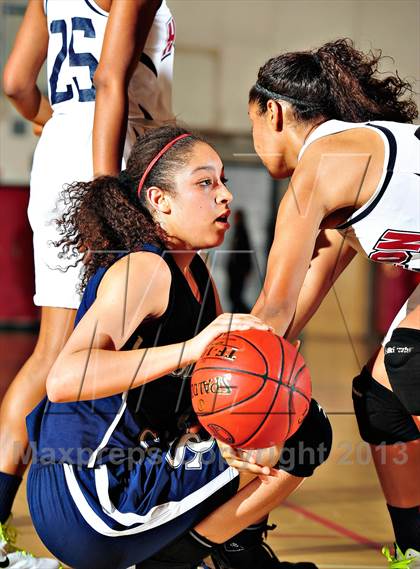 Thumbnail 2 in Horizon vs. Sierra Canyon (CIF SoCal Regional D5 Final) photogallery.