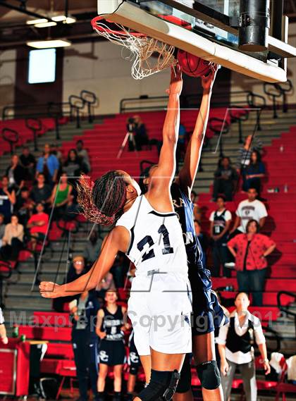 Thumbnail 2 in Horizon vs. Sierra Canyon (CIF SoCal Regional D5 Final) photogallery.
