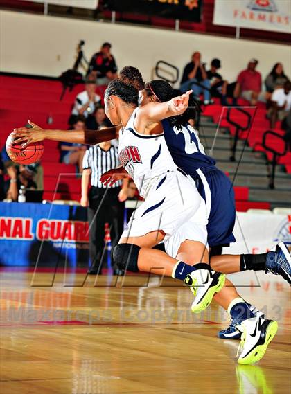 Thumbnail 3 in Horizon vs. Sierra Canyon (CIF SoCal Regional D5 Final) photogallery.