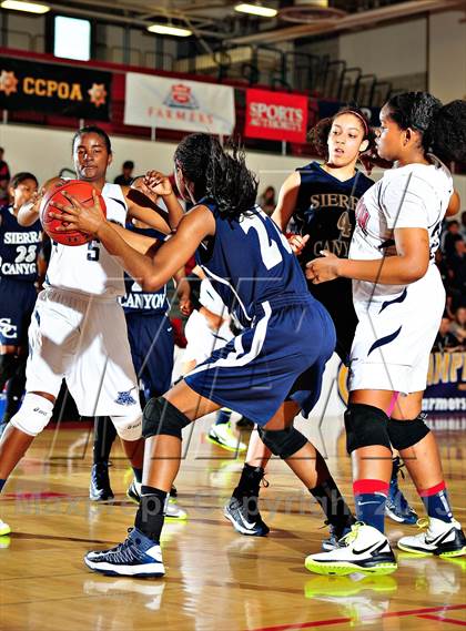 Thumbnail 2 in Horizon vs. Sierra Canyon (CIF SoCal Regional D5 Final) photogallery.