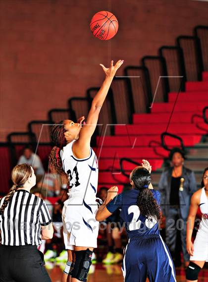 Thumbnail 2 in Horizon vs. Sierra Canyon (CIF SoCal Regional D5 Final) photogallery.