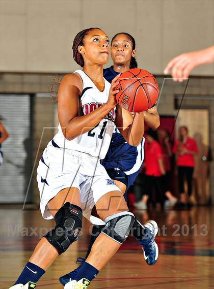 Thumbnail 2 in Horizon vs. Sierra Canyon (CIF SoCal Regional D5 Final) photogallery.
