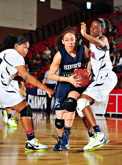 Thumbnail 1 in Horizon vs. Sierra Canyon (CIF SoCal Regional D5 Final) photogallery.