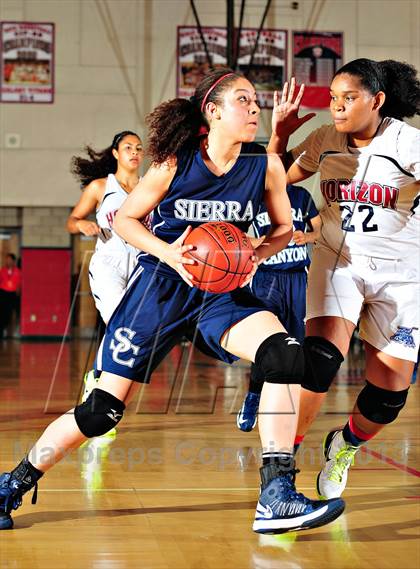 Thumbnail 3 in Horizon vs. Sierra Canyon (CIF SoCal Regional D5 Final) photogallery.