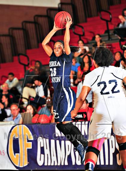 Thumbnail 1 in Horizon vs. Sierra Canyon (CIF SoCal Regional D5 Final) photogallery.