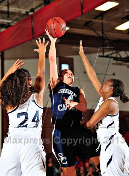 Thumbnail 3 in Horizon vs. Sierra Canyon (CIF SoCal Regional D5 Final) photogallery.