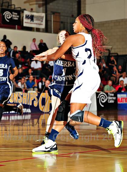 Thumbnail 2 in Horizon vs. Sierra Canyon (CIF SoCal Regional D5 Final) photogallery.