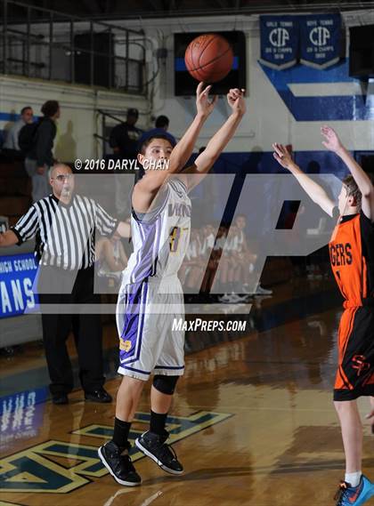 Thumbnail 1 in South Pasadena vs Mountain View photogallery.