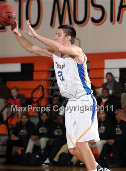 Thumbnail 3 in Burbank vs. Del Campo (Hoops 4 the Human Fund) photogallery.