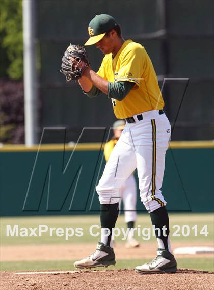 Thumbnail 3 in De La Salle vs. San Ramon Valley (CIF NCS D1 Final) photogallery.