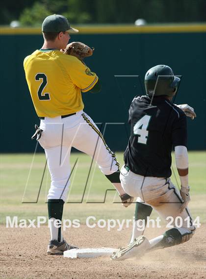 Thumbnail 2 in De La Salle vs. San Ramon Valley (CIF NCS D1 Final) photogallery.