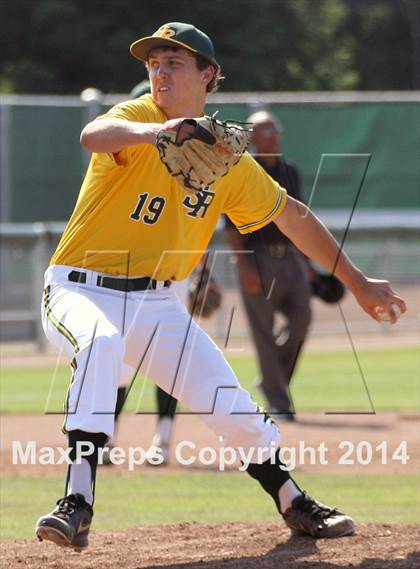 Thumbnail 3 in De La Salle vs. San Ramon Valley (CIF NCS D1 Final) photogallery.
