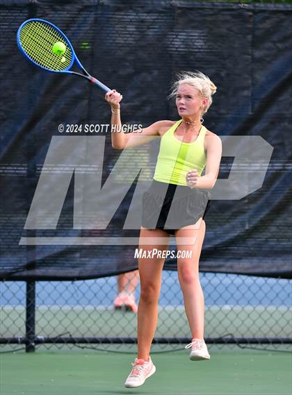 Thumbnail 1 in Hendersonville vs Central Magnet (D1 Class AA Regional) photogallery.
