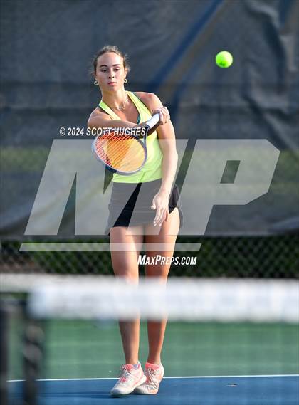 Thumbnail 3 in Hendersonville vs Central Magnet (D1 Class AA Regional) photogallery.