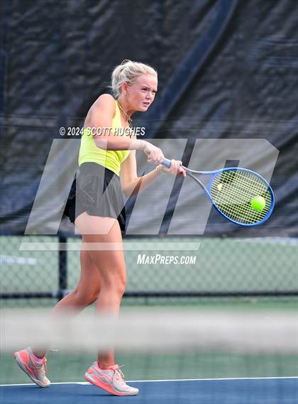 Thumbnail 2 in Hendersonville vs Central Magnet (D1 Class AA Regional) photogallery.