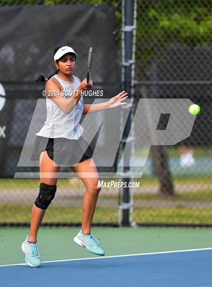 Thumbnail 1 in Hendersonville vs Central Magnet (D1 Class AA Regional) photogallery.