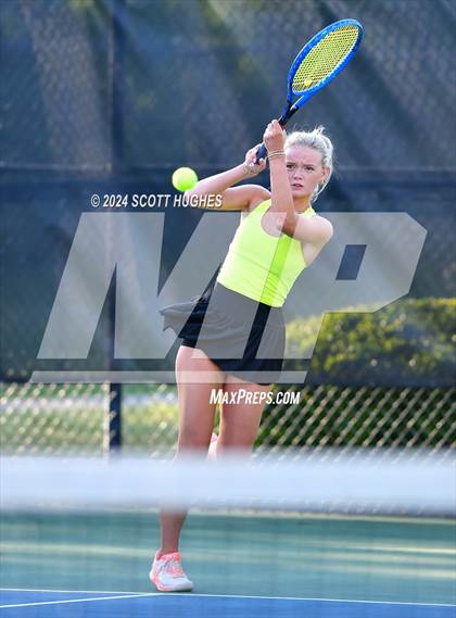 Thumbnail 2 in Hendersonville vs Central Magnet (D1 Class AA Regional) photogallery.