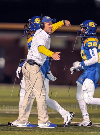 Thumbnail 2 in Decatur vs. Chapel Hill (UIL 3A Regional Semifinal Playoff) photogallery.