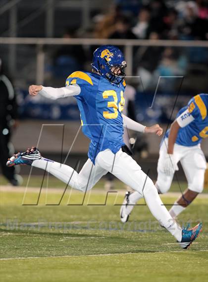 Thumbnail 2 in Decatur vs. Chapel Hill (UIL 3A Regional Semifinal Playoff) photogallery.