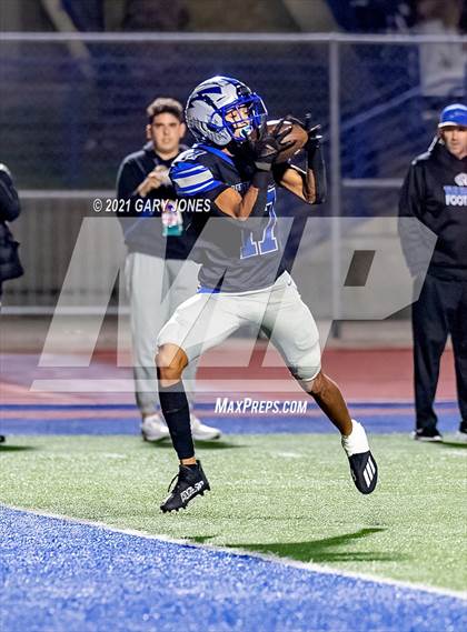 Thumbnail 2 in St. Mary's vs. Rocklin photogallery.
