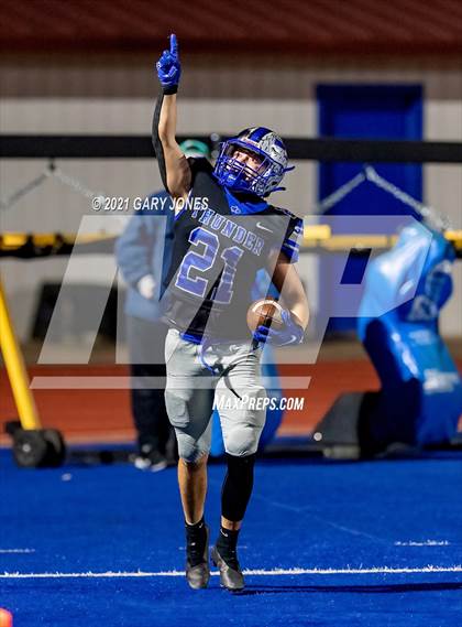 Thumbnail 2 in St. Mary's vs. Rocklin photogallery.