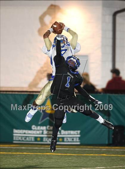 Thumbnail 2 in Elkins vs. Clear Springs (Texas Bi-District Playoffs) photogallery.