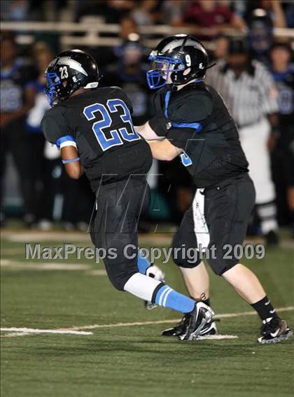 Thumbnail 1 in Elkins vs. Clear Springs (Texas Bi-District Playoffs) photogallery.