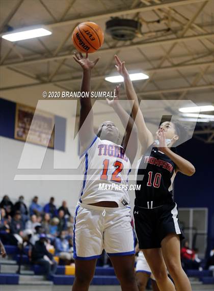 Thumbnail 1 in Thompson @ Chilton County photogallery.