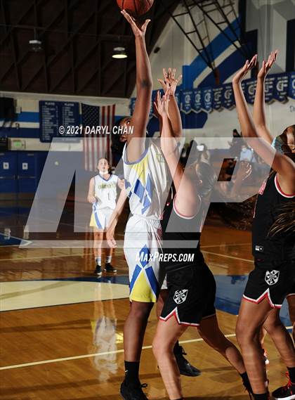 Thumbnail 3 in Charter Oak vs. Flintridge Sacred Heart (San Marino Tournament) photogallery.