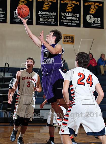 Thumbnail 3 in King's Academy vs Grainger County (Seymour Christmas Classic) photogallery.