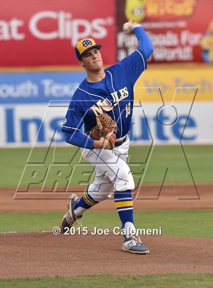 Thumbnail 1 in Alamo Heights vs. Calallen (UIL 5A Regional) photogallery.